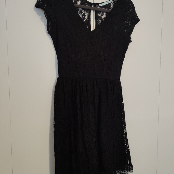 Little black lace dress - Picture 2 of 3